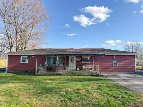 5545 Maple Grove Ave, Blanchester, OH 45107