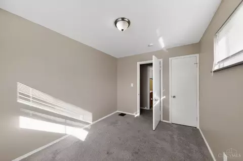 Bedroom - 700 Wilbud Dr, Cincinnati, OH 45205 photo 1 of 4