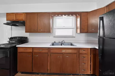 Kitchen - 700 Wilbud Dr, Cincinnati, OH 45205 photo 2 of 2