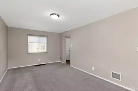 Living - 700 Wilbud Dr, Cincinnati, OH 45205 photo 1 of 4