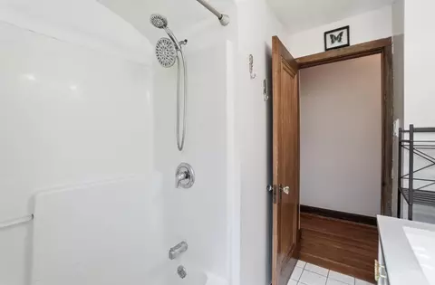 Bath - 1034 Rutledge Ave, Cincinnati, OH 45205 photo 4 of 10