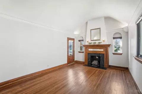 Living - 1034 Rutledge Ave, Cincinnati, OH 45205 photo 1 of 3