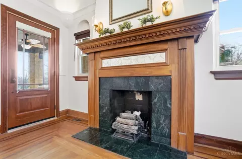 Entry Way - 1034 Rutledge Ave, Cincinnati, OH 45205 photo 2 of 9