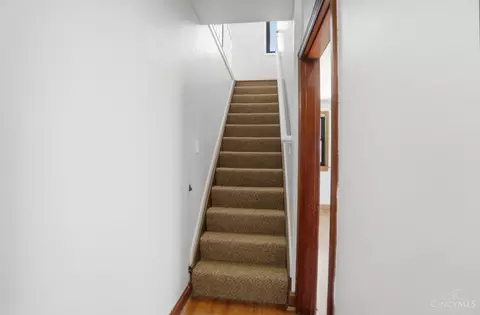 Entry Way - 1034 Rutledge Ave, Cincinnati, OH 45205 photo 5 of 9