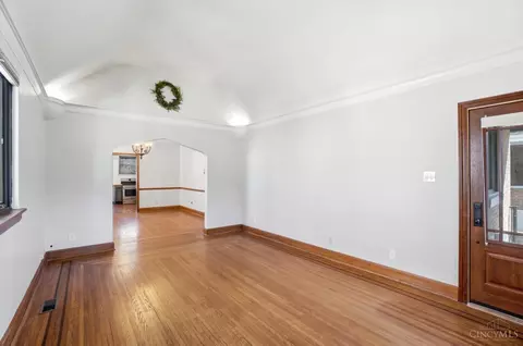 Living - 1034 Rutledge Ave, Cincinnati, OH 45205 photo 2 of 3