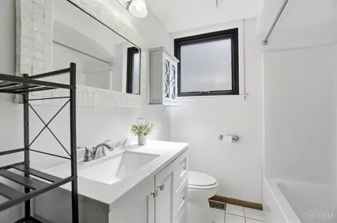 Bath - 1034 Rutledge Ave, Cincinnati, OH 45205 photo 1 of 10