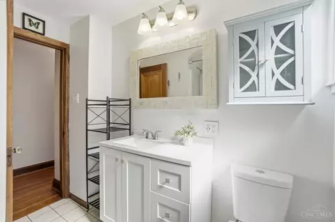 Bath - 1034 Rutledge Ave, Cincinnati, OH 45205 photo 3 of 10