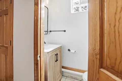 Bath - 1034 Rutledge Ave, Cincinnati, OH 45205 photo 9 of 10