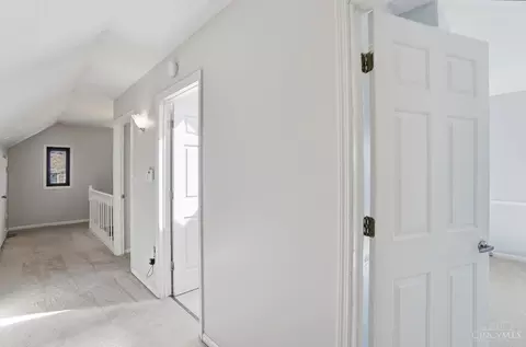 Entry Way - 1034 Rutledge Ave, Cincinnati, OH 45205 photo 8 of 9