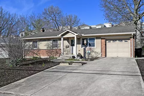 9485 Wynnecrest Dr, Blue Ash, OH 45242