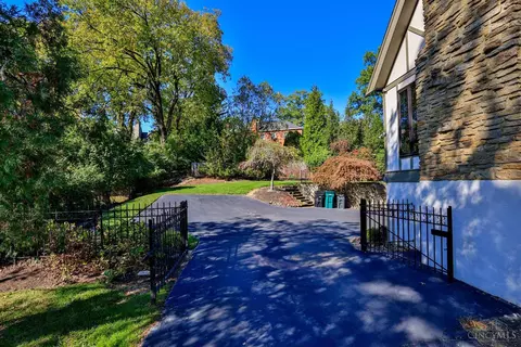 1121 Edwards Rd, Cincinnati, OH 45208 photo 3