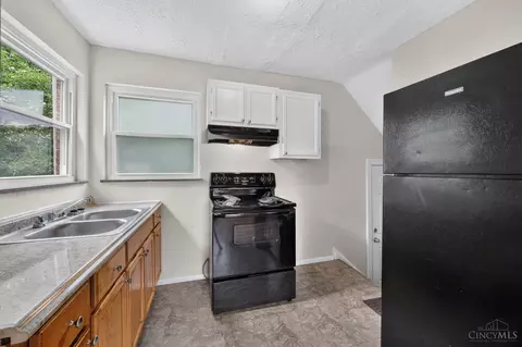 Kitchen - 2843 Robert Ave, Cincinnati, OH 45211 photo 2 of 3