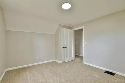 Bedroom - 6402 Mayflower Ave, Golf Manor, OH 45237 photo 5 of 7