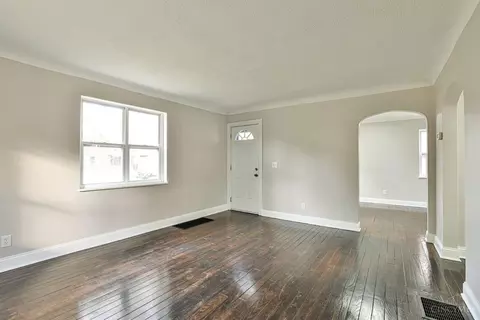 Living - 6402 Mayflower Ave, Golf Manor, OH 45237 photo 4 of 6