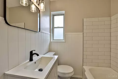 Bath - 6402 Mayflower Ave, Golf Manor, OH 45237 photo 1 of 2