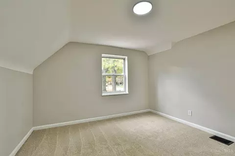 Bedroom - 6402 Mayflower Ave, Golf Manor, OH 45237 photo 6 of 7