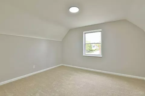 Bedroom - 6402 Mayflower Ave, Golf Manor, OH 45237 photo 4 of 7