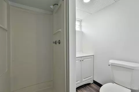 Bath - 6402 Mayflower Ave, Golf Manor, OH 45237 photo 2 of 2