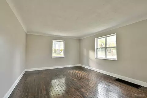 Living - 6402 Mayflower Ave, Golf Manor, OH 45237 photo 5 of 6