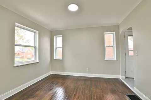 Living - 6402 Mayflower Ave, Golf Manor, OH 45237 photo 6 of 6