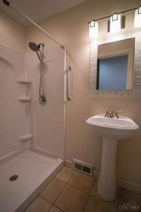 Bath - 5024 Brant Rd, Morrow, OH 45152 photo 1 of 3
