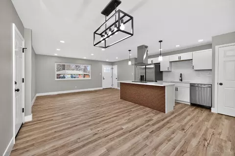 Living - 2351 Mercury Ave, Cincinnati, OH 45231 photo 6 of 7