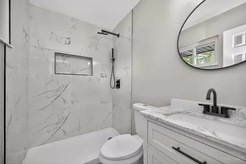 Bath - 2351 Mercury Ave, Cincinnati, OH 45231 photo 1 of 6