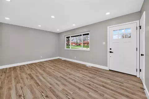 Living - 2351 Mercury Ave, Cincinnati, OH 45231 photo 4 of 7