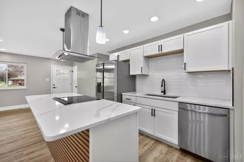 Kitchen - 2351 Mercury Ave, Cincinnati, OH 45231 photo 4 of 6