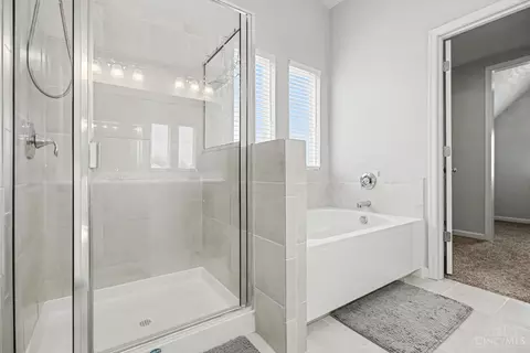 Bath - 4677 Hampton Pointe Dr, Cincinnati, OH 45248 photo 2 of 4