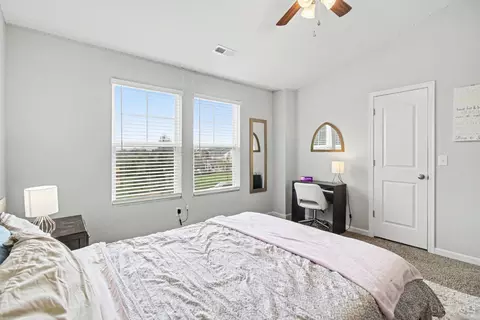 Bedroom - 4677 Hampton Pointe Dr, Cincinnati, OH 45248 photo 4 of 5
