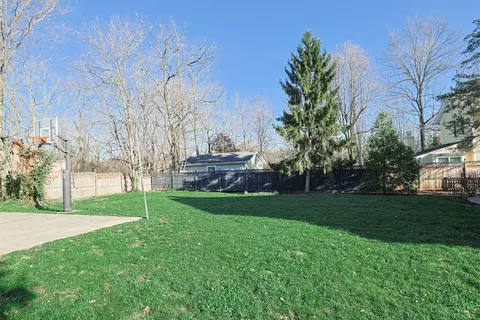 Exterior - 1075 Willow Ave, Glendale, OH 45246 photo 11 of 13