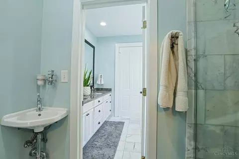 Bath - 1075 Willow Ave, Glendale, OH 45246 photo 5 of 5