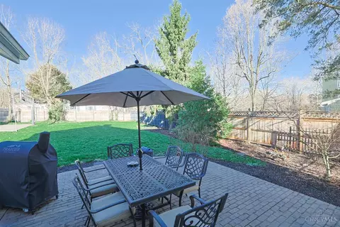 Exterior - 1075 Willow Ave, Glendale, OH 45246 photo 7 of 13