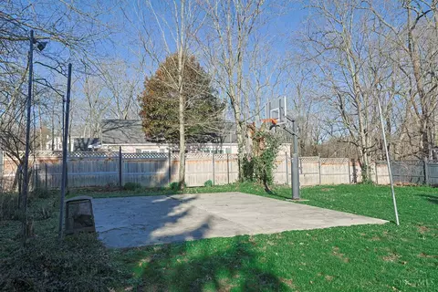 Exterior - 1075 Willow Ave, Glendale, OH 45246 photo 12 of 13