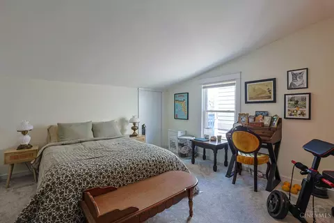 Bedroom - 982 Hatch St, Cincinnati, OH 45208 photo 4 of 7