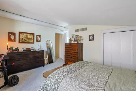 Bedroom - 982 Hatch St, Cincinnati, OH 45208 photo 5 of 7