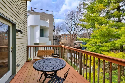 Exterior - 982 Hatch St, Cincinnati, OH 45208 photo 5 of 15