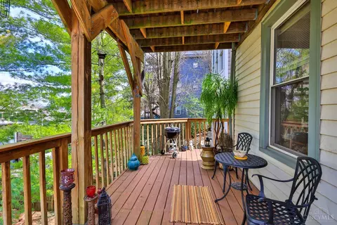 Exterior - 982 Hatch St, Cincinnati, OH 45208 photo 6 of 15