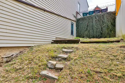 Exterior - 982 Hatch St, Cincinnati, OH 45208 photo 9 of 15