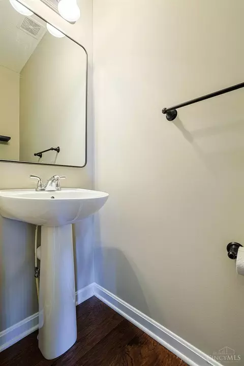 Bath - 1117 Stableview Cir, Hamilton Township, OH 45039 photo 3 of 4