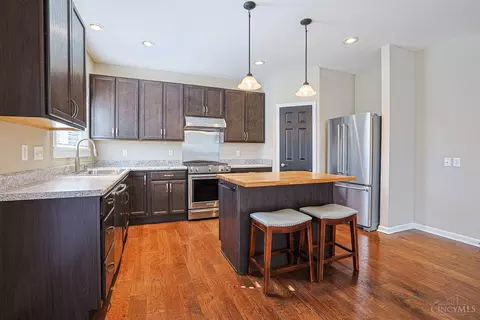 Kitchen - 1117 Stableview Cir, Hamilton Township, OH 45039 photo 2 of 4