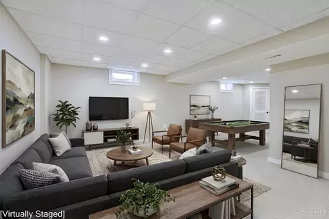 Living - 1117 Stableview Cir, Hamilton Township, OH 45039 photo 3 of 3