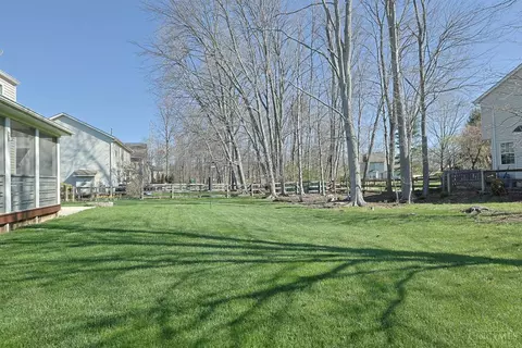Exterior - 1117 Stableview Cir, Hamilton Township, OH 45039 photo 6 of 10
