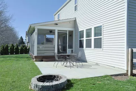 Exterior - 1117 Stableview Cir, Hamilton Township, OH 45039 photo 4 of 10