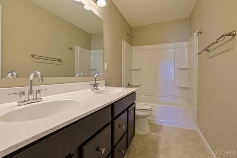 Bath - 1117 Stableview Cir, Hamilton Township, OH 45039 photo 4 of 4