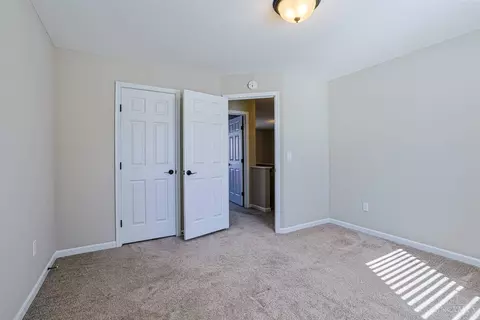 Bedroom - 1117 Stableview Cir, Hamilton Township, OH 45039 photo 6 of 8