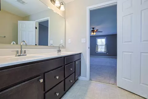 Bath - 1117 Stableview Cir, Hamilton Township, OH 45039 photo 2 of 4
