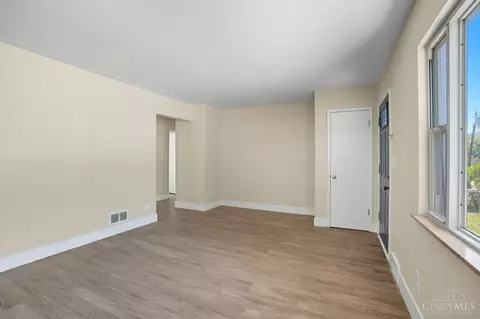 10060 Ronnie Rd, Woodlawn, OH 45215 photo 5