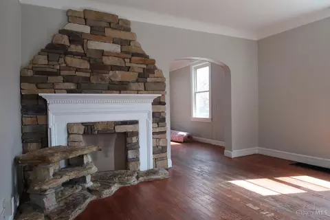 Living - 6916 Noble Ave, Cincinnati, OH 45239 photo 2 of 3